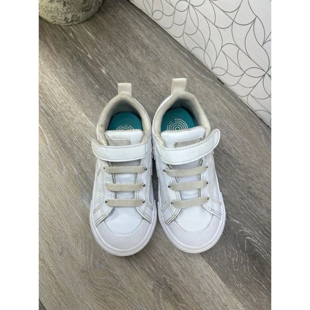 Converse white shoes , 9C